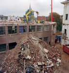 840839 Gezicht op de sloop van de vleugel van het Stadhuis (Stadhuisbrug 1) te Utrecht, waar tot ca. 1995 de afdeling ...